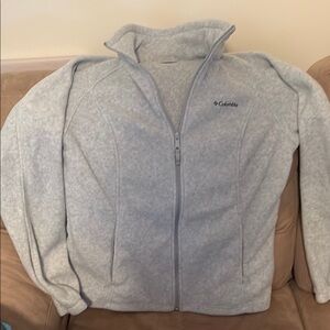 Columbia Light Gray Fleece Jacket. Zip front pockets. In great condition.
